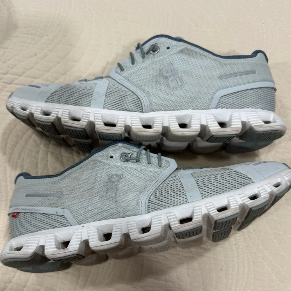 On Running sleek breathable